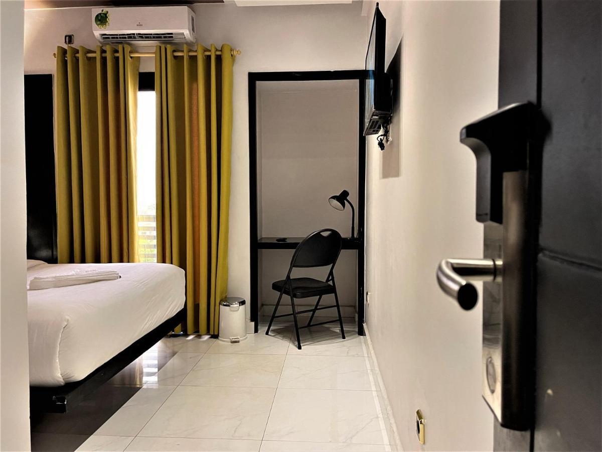 Hotel Vendome Douala Eksteriør billede