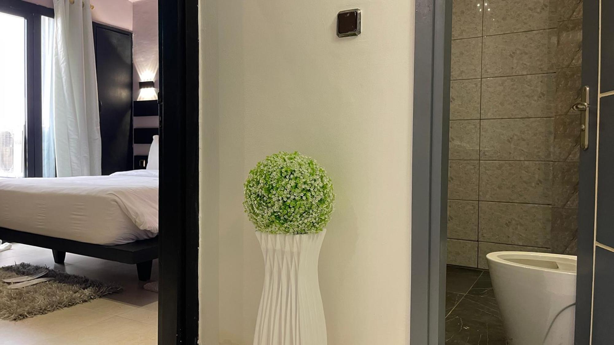Hotel Vendome Douala Eksteriør billede